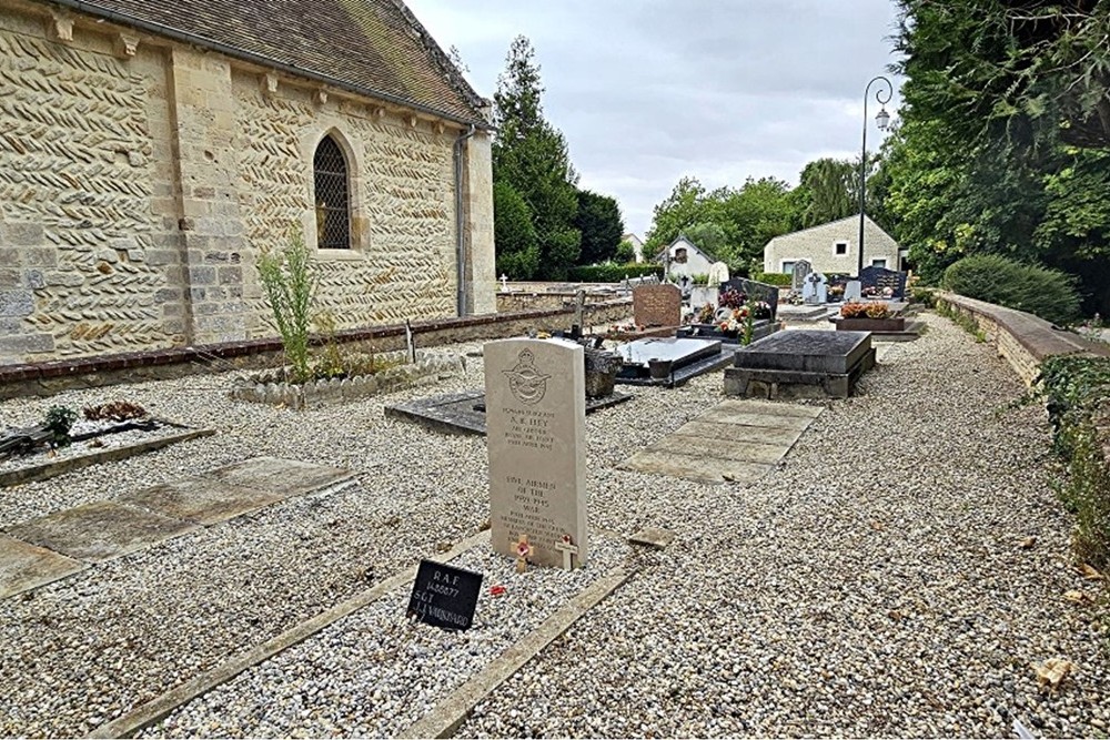 Commonwealth War Graves Merville-Franceville-Plage #3