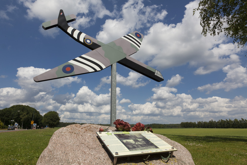 Liberation Route Marker 025: Airborne landings #1