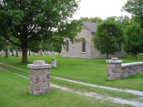 Oorlogsgraven van het Gemenebest Stone Church United Church Cemetery