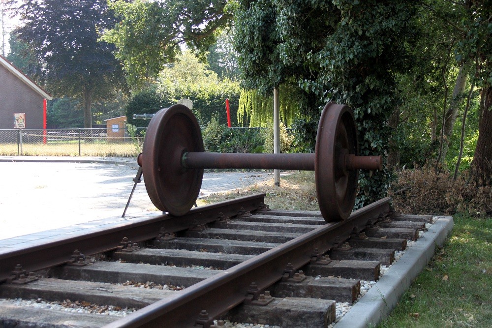 Gedenkteken Treinbeschieting Marinheem #2