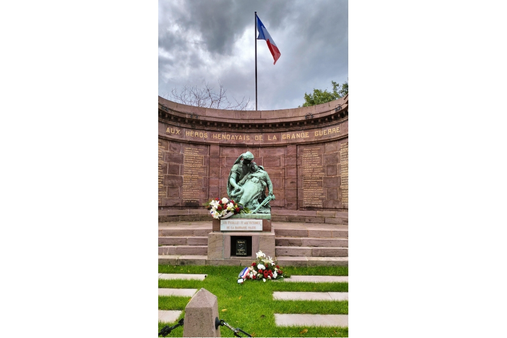 War Memorial Hendaye #4