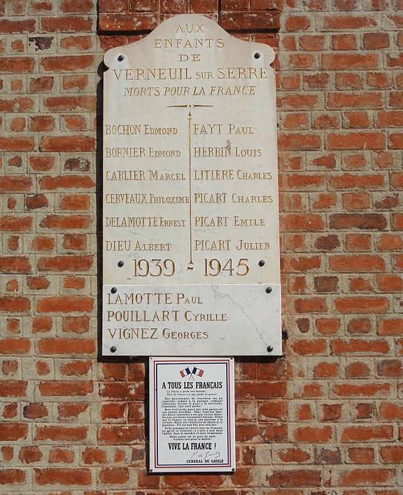 War Memorial Verneuil-sur-Serre Town Hall