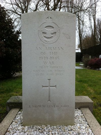 Commonwealth War Grave Schipluiden #1