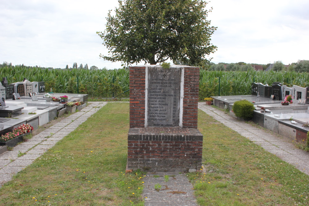 Oorlogsmonument Begraafplaats Roksem