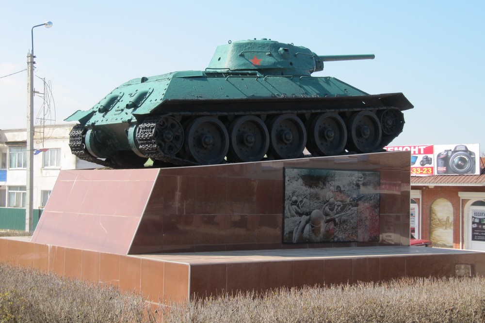 Bevrijdingsmonument (T-34/76) Tank Taman #3