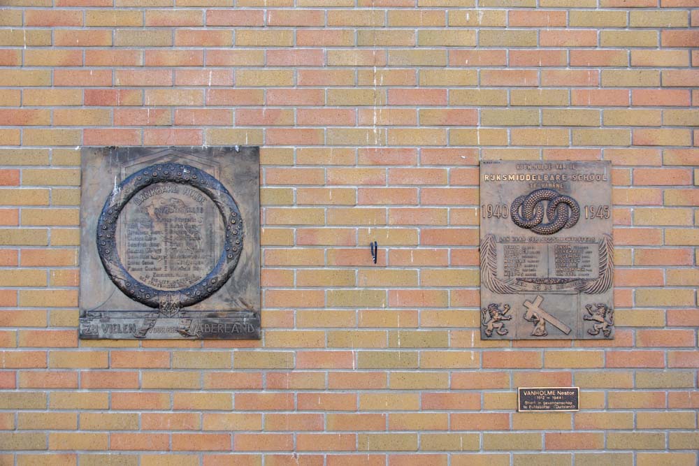 Memorials Pupils and Former Pupils Atheneum Veurne #2