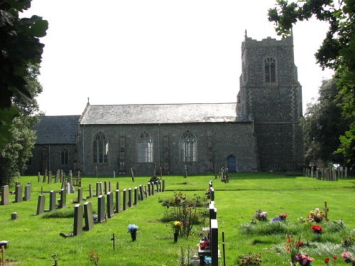 Oorlogsgraven van het Gemenebest St. Peter and St. Paul Churchyard