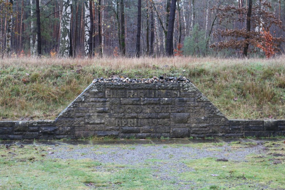 Massagraf Nr.1 Concentratiekamp Bergen-Belsen #2