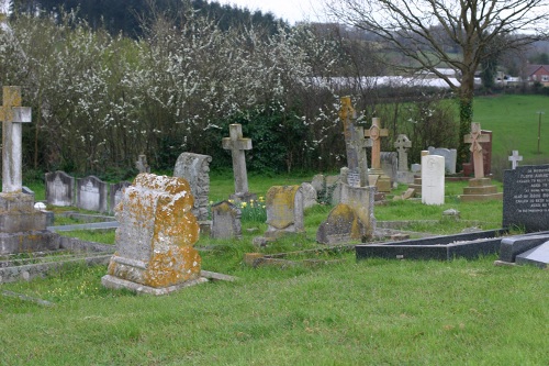 Commonwealth War Graves Hoarwithy Churchyard