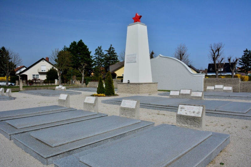 Sovjet Oorlogsgraven Leobersdorf #1