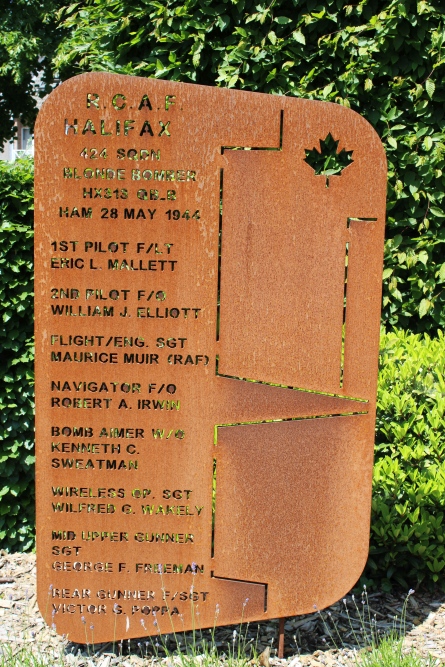 Monument Halifax III HX313 QB-B 424 Squadron RCAF	 #3