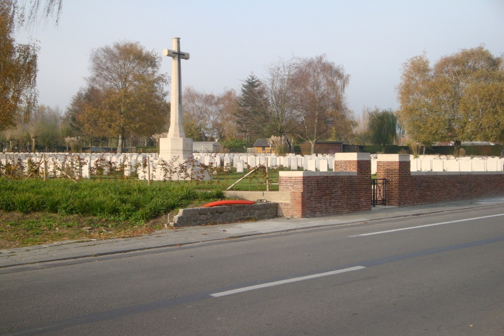 Commonwealth War Cemetery La Brique Military No. 2 #1