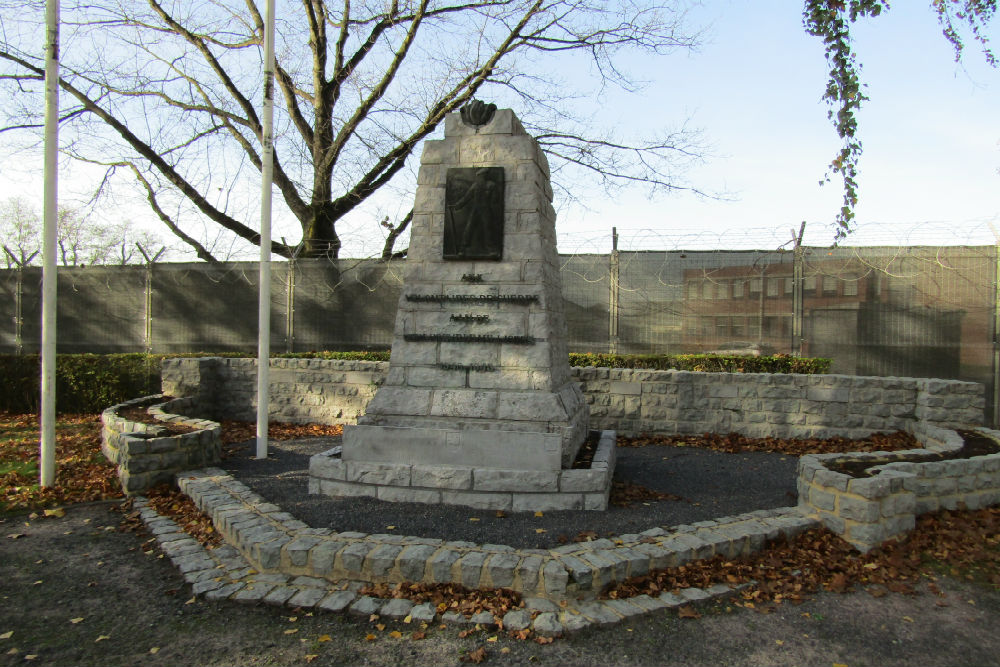 Monument voor de Oorlogsvrijwilligers Maisières #1