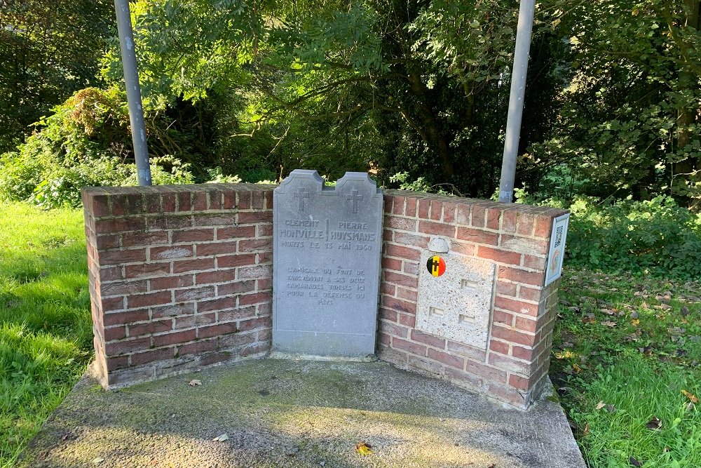 Monument to 2 soldiers killed at Fort Tancrémont #1