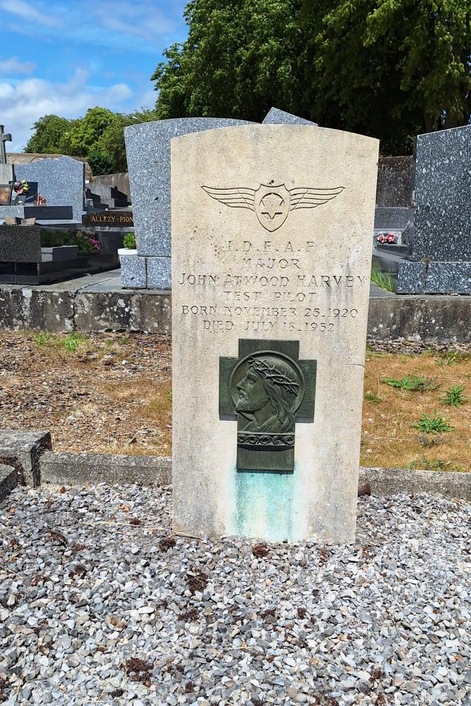 Oorlogsgraven van het Gemenebest Chateaudun #2