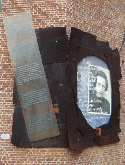 Monument Vrouwelijke Gevangenen Kamp Dessauer Ufer #2