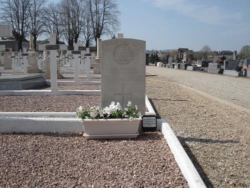 Commonwealth War Grave Sens Communal Cemetery