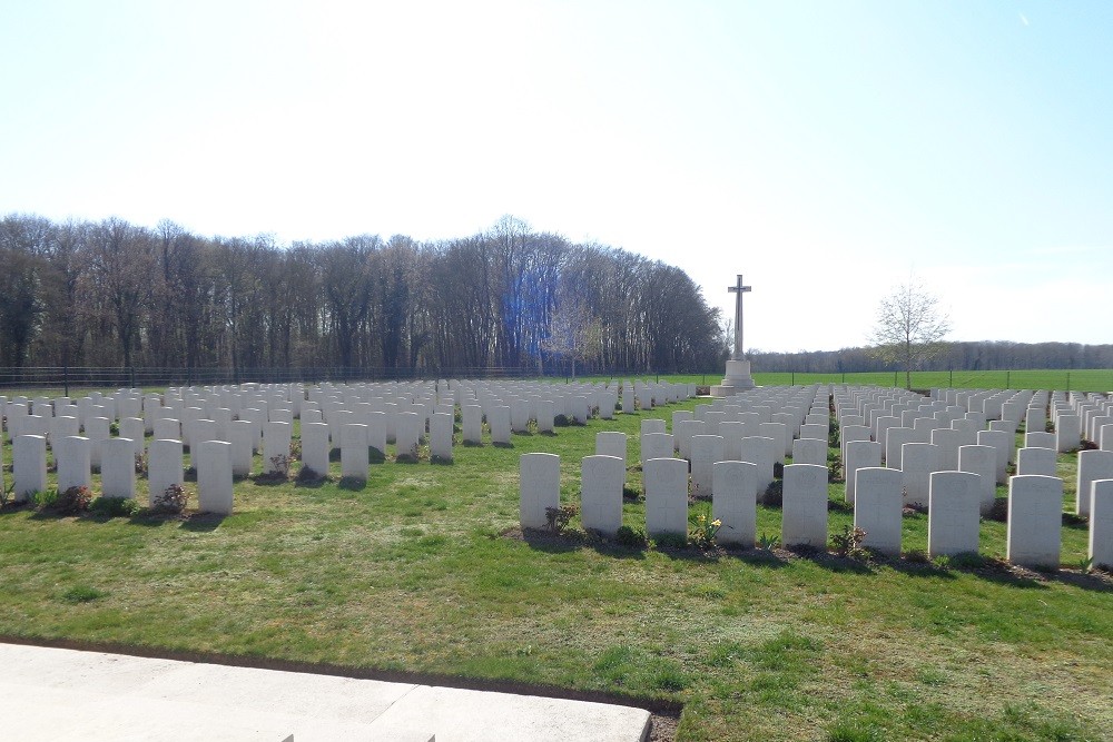 Oorlogsbegraafplaats van de Gemenebest La Ville-aux-Bois #1