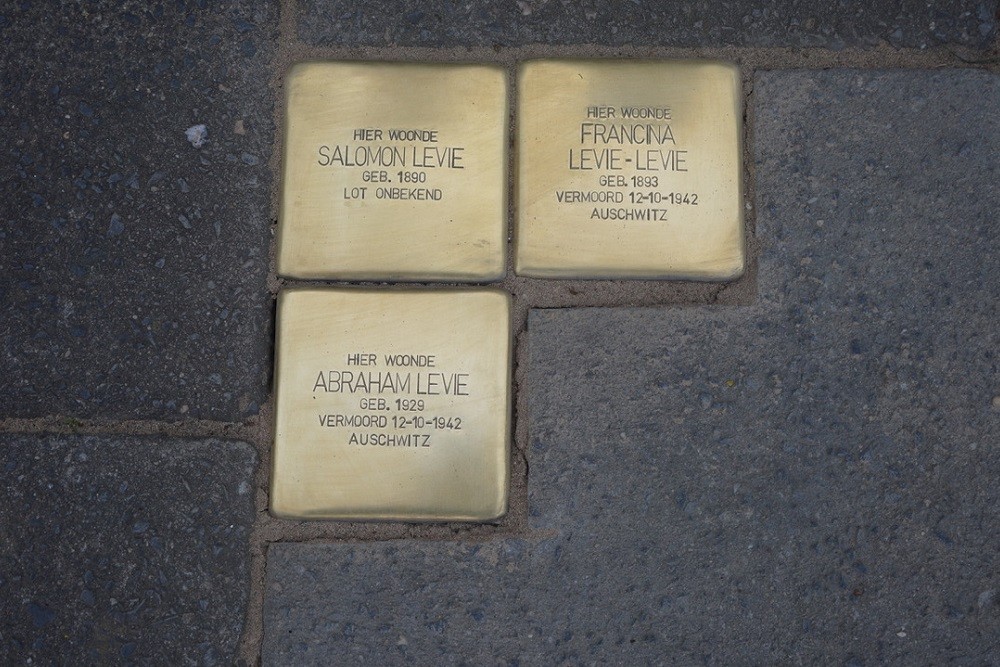 Stolpersteine Hobbemakade 53