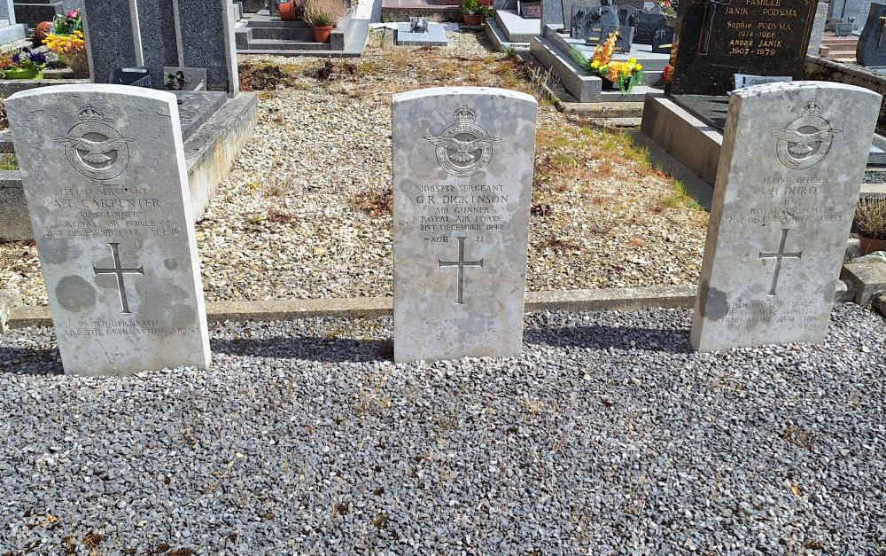 Commonwealth War Graves Seraincourt #2