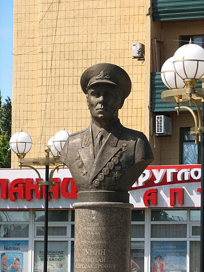 Monument Admiraal Nikolai A. Lunin