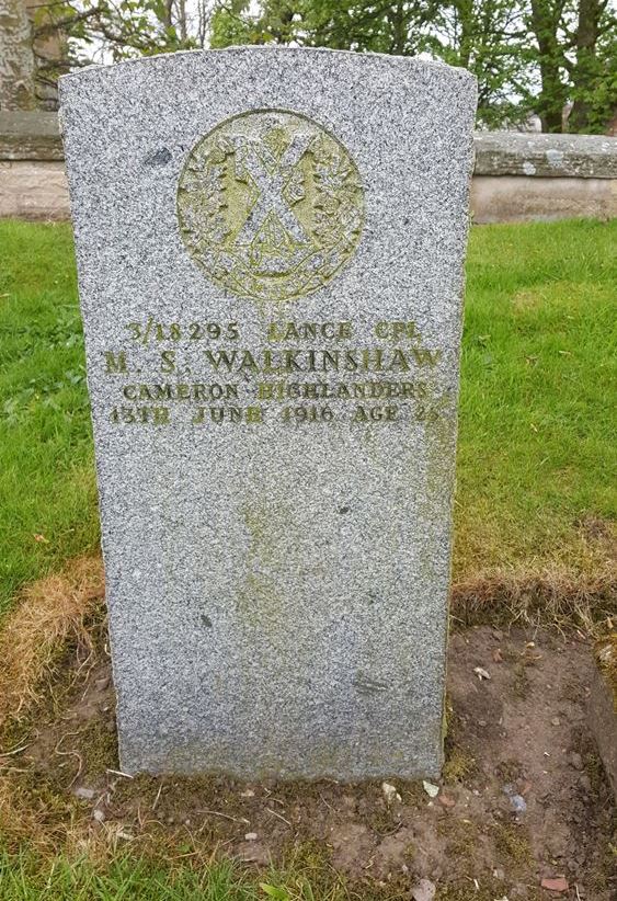 Commonwealth War Graves Carstairs Parish Churchyard