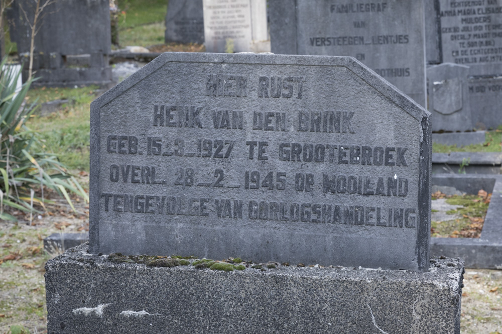 Dutch War Graves Roman Catholic Cemetery Mariahof Renkum #4
