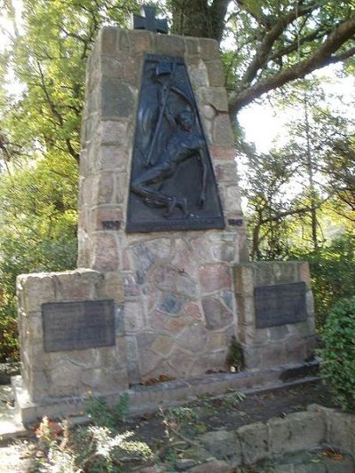 Oorlogsmonument Sinstorf #1