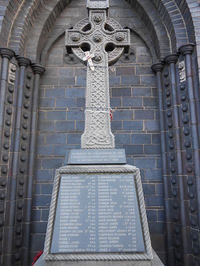 Oorlogsmonument Holy Trinity Catholic Church #1