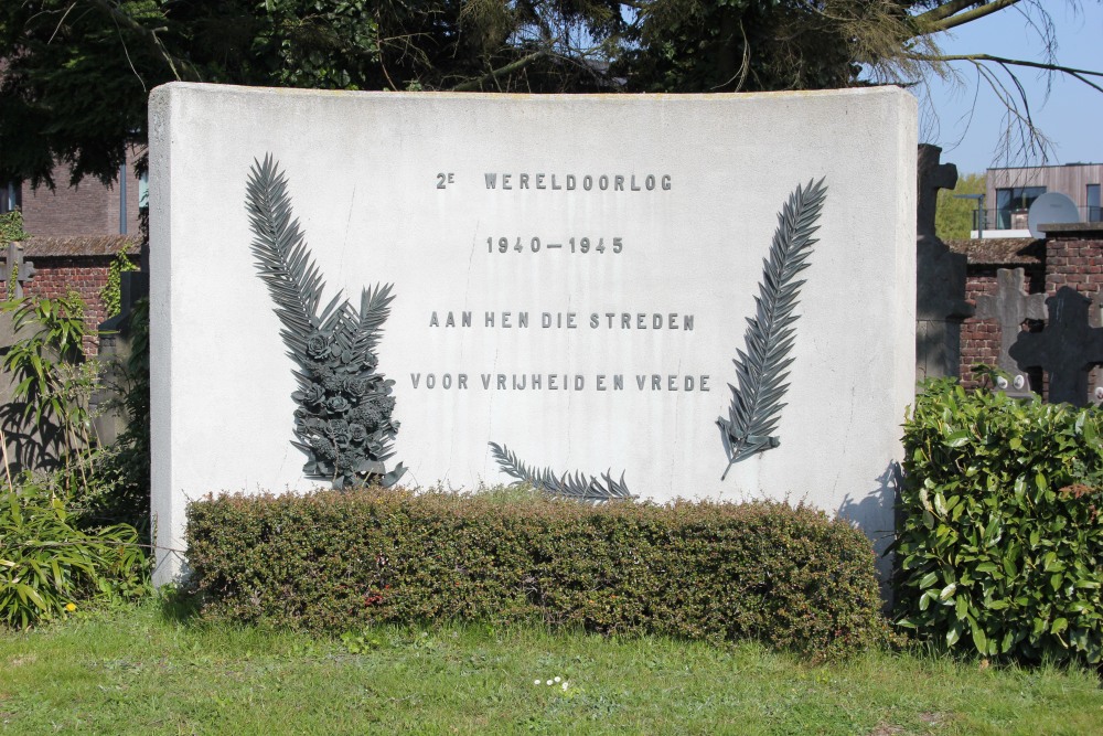 Oorlogsmonument Begraafplaats Ruisbroek #1