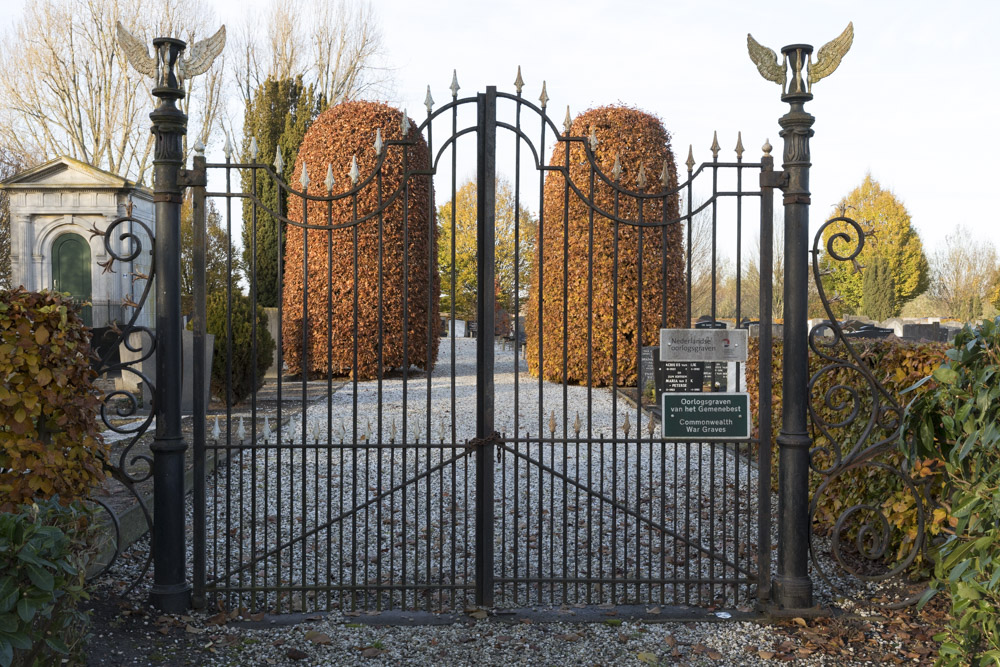 Commonwealth War Graves N.H. Cemetery Oudewater #5