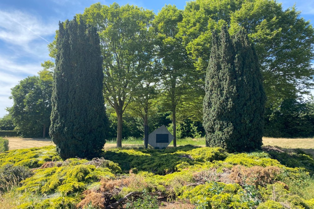 Monument Tijdelijke Geallieerde Oorlogsbegraafplaats #4