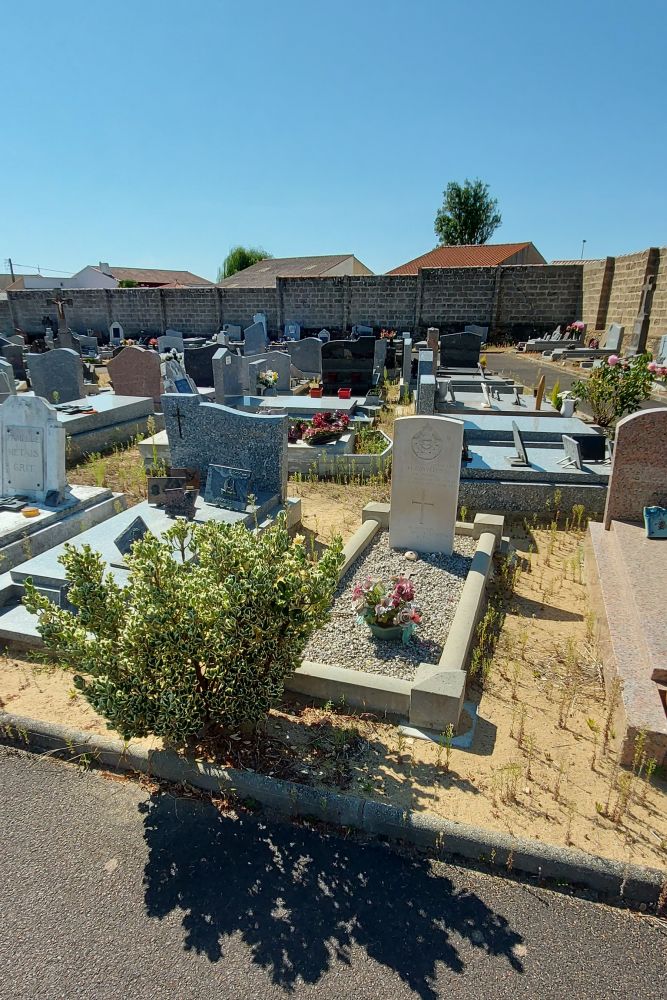 Commonwealth War Grave Les Sables-d'Olonne #3