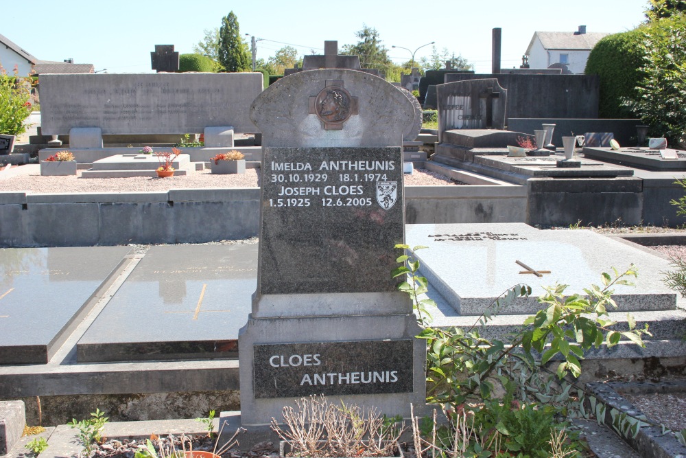 Belgian Graves Veterans Neufchteau #2