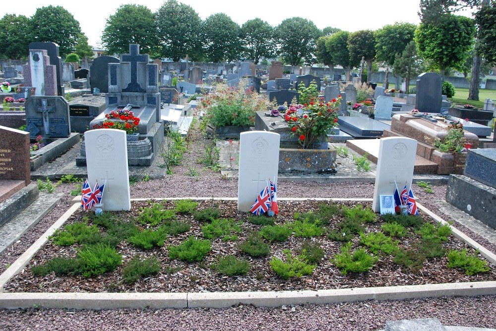 Commonwealth War Graves Ouistreham #3