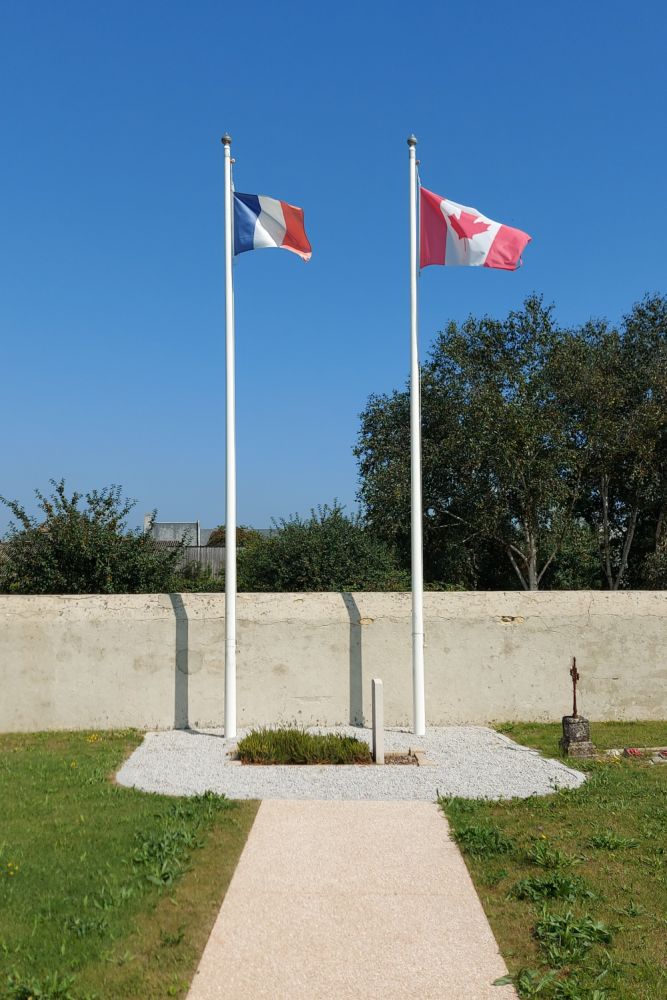Commonwealth War Grave Saint-Martin-des-Entres #3