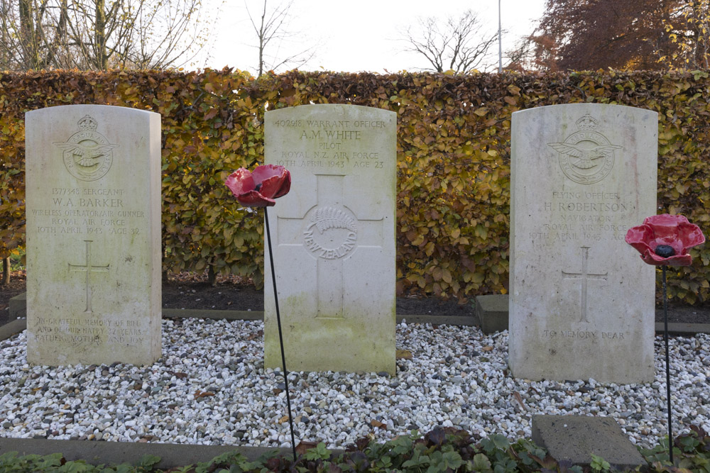 Commonwealth War Graves N.H. Cemetery Oudewater #4