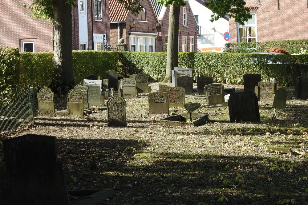 Nederlandse Oorlogsgraven Oude Begraafplaats Almkerk #1
