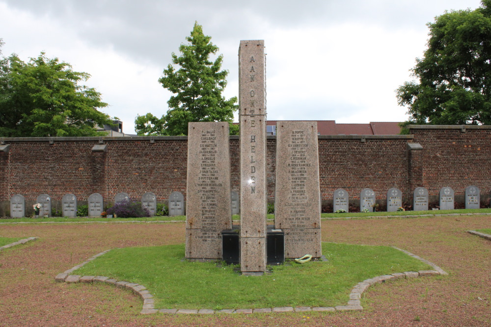 Oorlogsmonument Begraafplaats Machelen #1