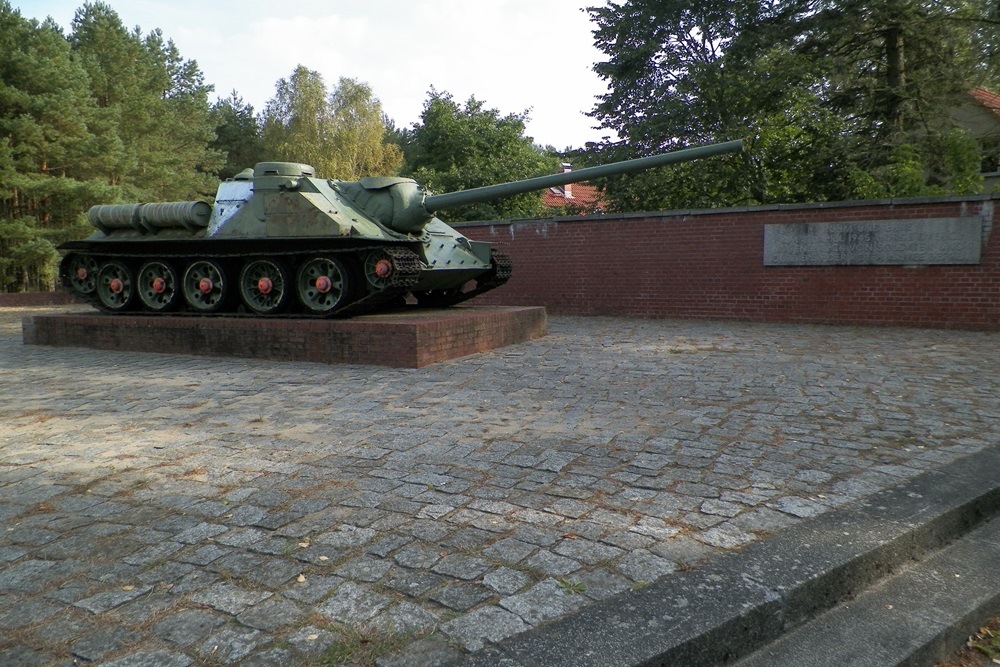 SU-100 Tank Destroyer Frstenberg/Havel #1