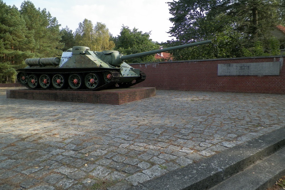 SU-100 Tank Destroyer Fürstenberg/Havel