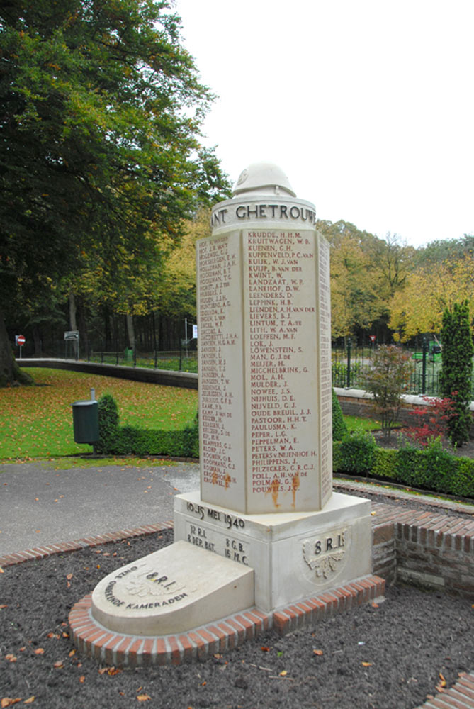 Monument 8 R.I. Dutch Military Cemetery Grebbeberg #4
