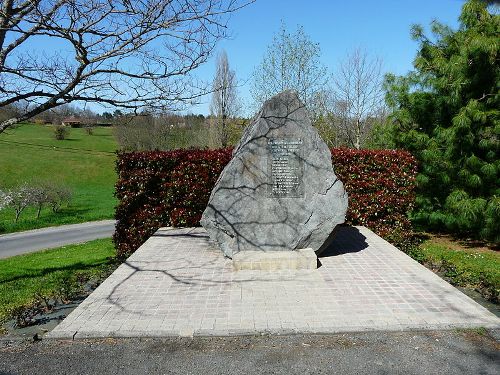 Oorlogsmonument Saint-Avit-de-Vialard #1