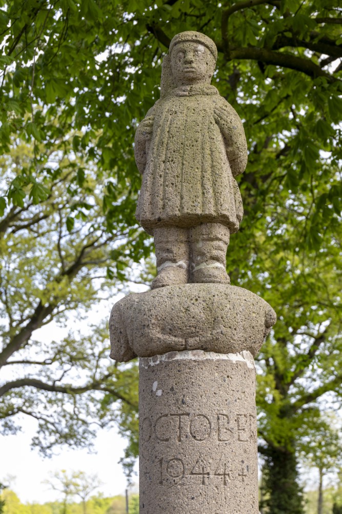 War Memorial Helenaveen #5