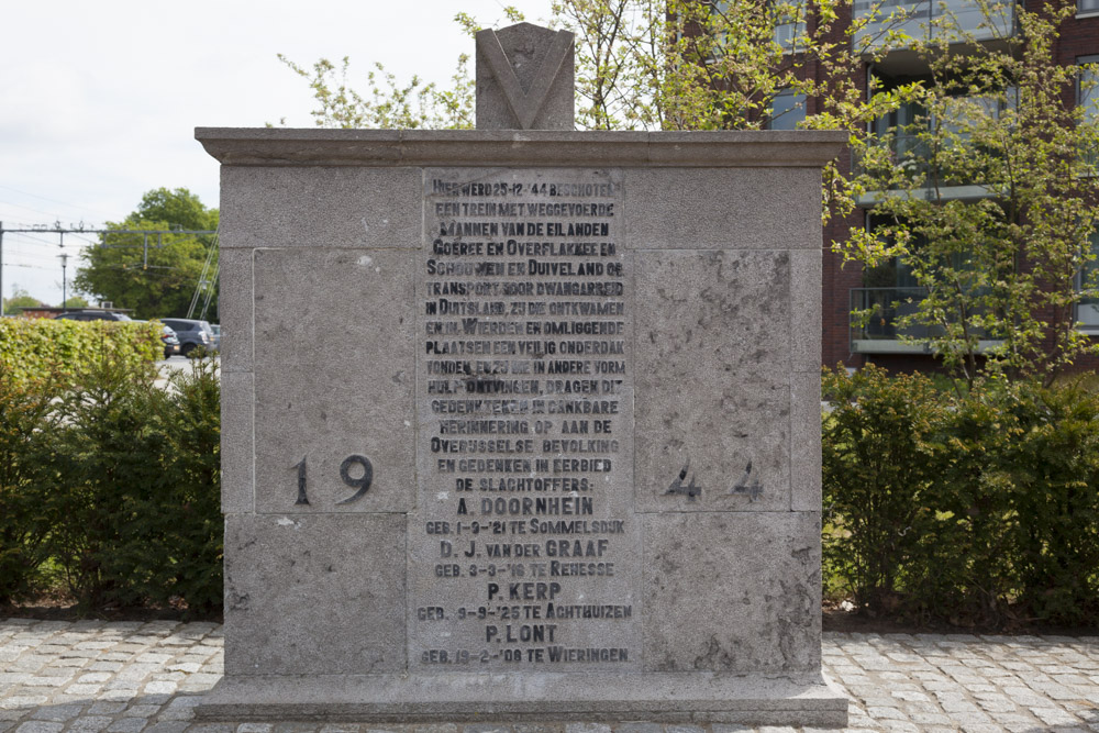 Wierden herdenkt beschoten kersttrein van 1944