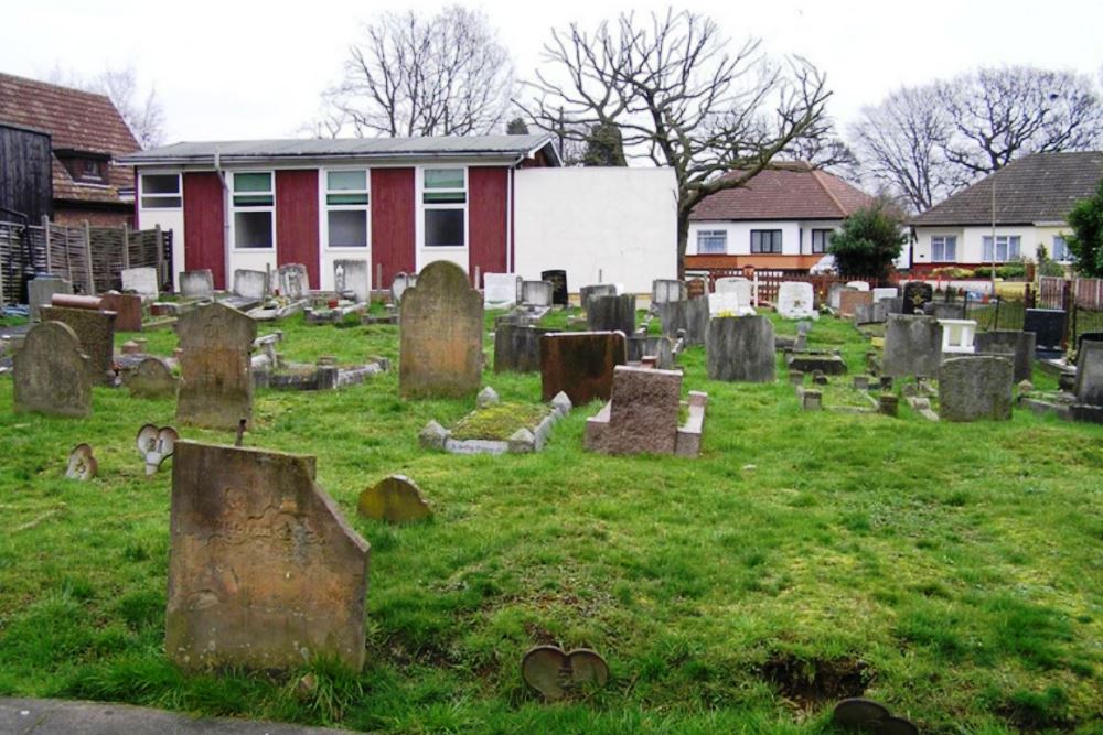 Commonwealth War Grave Daws Heath Evangelical Churchyard #1