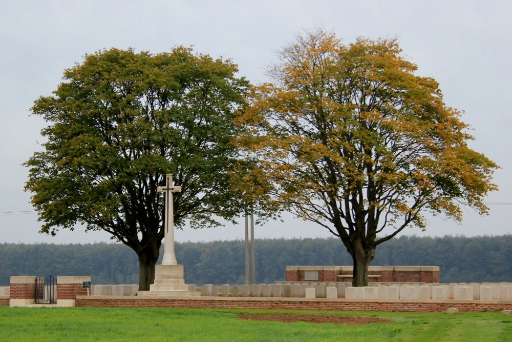Commonwealth War Cemetery Thlus