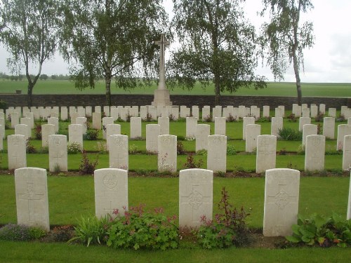 Commonwealth War Cemetery St. Martin Calvaire