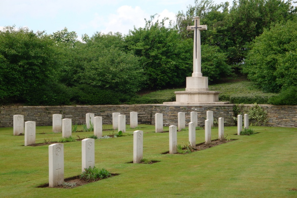 Commonwealth War Cemetery Quarry #4