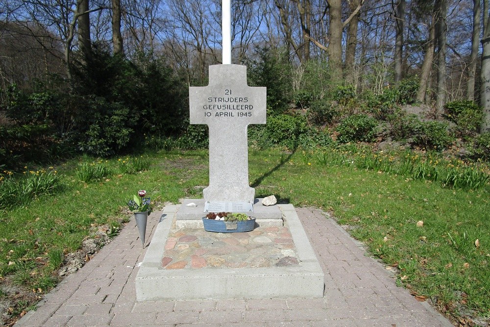 Monument Fusillade 10 april 1945 Spier #4
